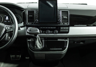 Подержанный автомобиль Volkswagen Multivan 2018 года (14 фото)