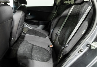 Подержанный автомобиль Kia Rio Sedan 2012 года (10 фото)