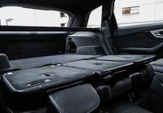 Подержанный автомобиль Audi Q7 2016 года (33 фото)