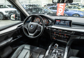 Подержанный автомобиль BMW X5 2018 года (14 фото)