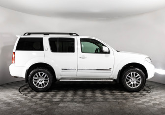 Подержанный автомобиль Nissan Pathfinder 2010 года (4 фото)