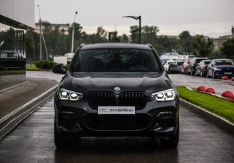 Подержанный автомобиль BMW X4 2021 года (4 фото)