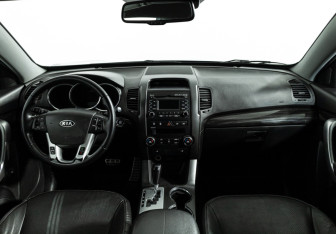 Подержанный автомобиль Kia Sorento 2012 года (13 фото)