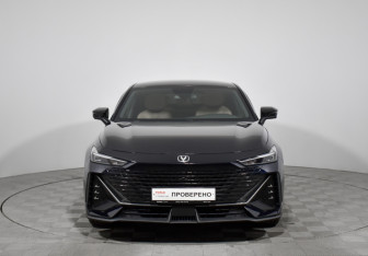 Подержанный автомобиль Changan UNI-V 2022 года (2 фото)
