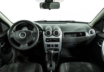 Подержанный автомобиль Renault Sandero 2013 года (13 фото)