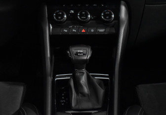 Подержанный автомобиль Skoda Karoq 2021 года (16 фото)