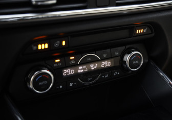 Подержанный автомобиль Mazda CX-9 2018 года (17 фото)