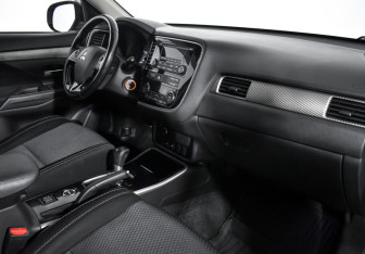 Подержанный автомобиль Mitsubishi Outlander 2017 года (13 фото)
