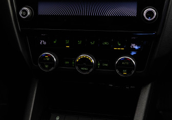 Подержанный автомобиль Skoda Octavia Liftback 2017 года (16 фото)