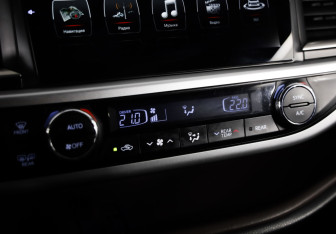 Подержанный автомобиль Toyota Highlander 2014 года (16 фото)