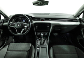 Подержанный автомобиль Volkswagen Passat Wagon 2019 года (13 фото)