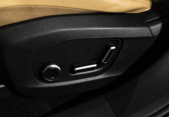 Подержанный автомобиль Zeekr 001 2023 года (16 фото)