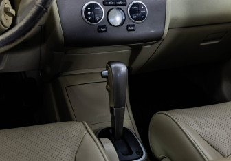 Подержанный автомобиль Nissan Tiida Sedan 2008 года (11 фото)