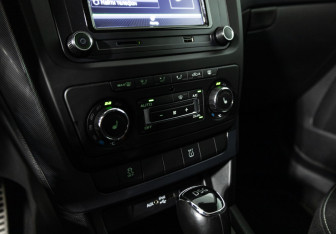 Подержанный автомобиль Skoda Yeti 2015 года (16 фото)