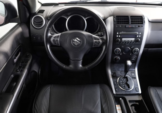 Подержанный автомобиль Suzuki Grand Vitara 2010 года (11 фото)