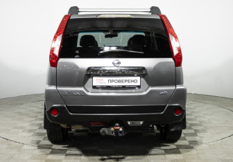 Подержанный автомобиль Nissan X-Trail 2014 года (6 фото)