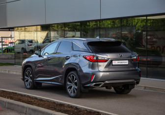Подержанный автомобиль Lexus RX 2018 года (8 фото)