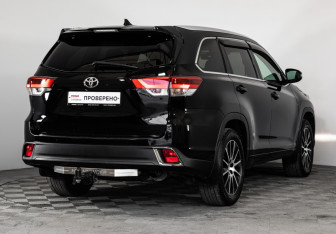 Подержанный автомобиль Toyota Highlander 2018 года (7 фото)