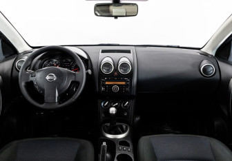 Подержанный автомобиль Nissan Qashqai 2010 года (10 фото)