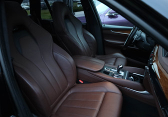 Подержанный автомобиль BMW X5 M 2015 года (26 фото)