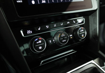 Подержанный автомобиль Volkswagen Passat Sedan 2017 года (16 фото)