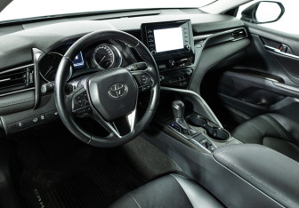 Подержанный автомобиль Toyota Camry Sedan 2022 года (11 фото)
