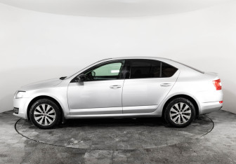 Подержанный автомобиль Skoda Octavia Liftback 2014 года (8 фото)