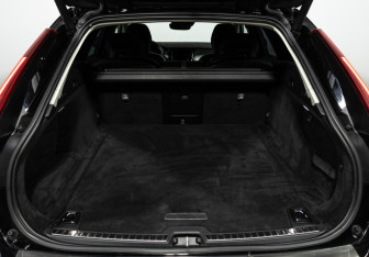 Подержанный автомобиль Volvo V90 2020 года (23 фото)