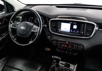 Подержанный автомобиль Kia Sorento 2019 года (14 фото)