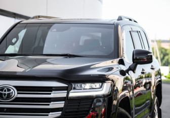 Подержанный автомобиль Toyota Land Cruiser Suv 2022 года (2 фото)