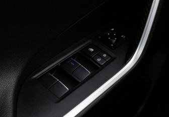 Подержанный автомобиль Toyota RAV4 2020 года (24 фото)