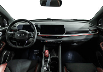 Подержанный автомобиль Geely Coolray 2023 года (13 фото)