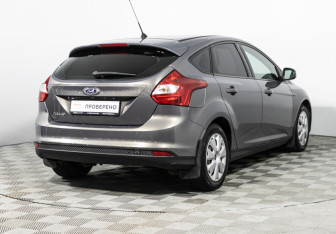 Подержанный автомобиль Ford Focus Hatchback 2013 года (5 фото)
