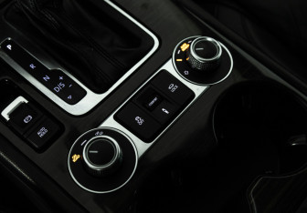 Подержанный автомобиль Volkswagen Touareg 2014 года (15 фото)