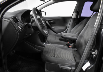 Подержанный автомобиль Volkswagen Polo Sedan 2011 года (10 фото)