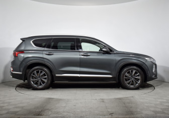 Подержанный автомобиль Hyundai Santa Fe 2019 года (4 фото)