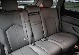 Подержанный автомобиль Cadillac SRX 2012 года (30 фото)