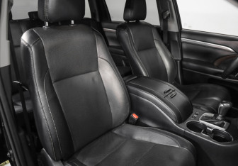 Подержанный автомобиль Toyota Highlander 2018 года (26 фото)