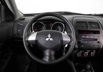Подержанный автомобиль Mitsubishi ASX 2012 года (9 фото)