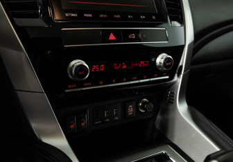 Подержанный автомобиль Mitsubishi Montero Sport 2022 года (26 фото)