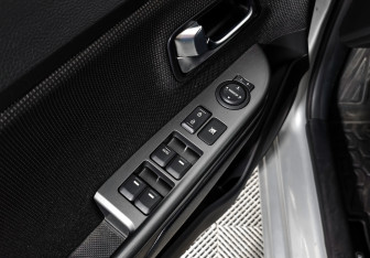 Подержанный автомобиль Kia Rio Hatchback 2015 года (10 фото)