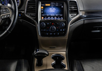 Подержанный автомобиль Jeep Grand Cherokee 2014 года (14 фото)