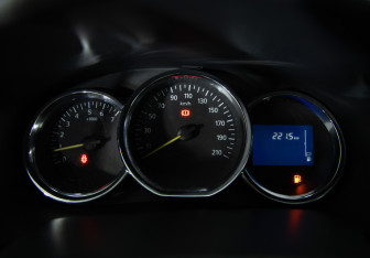 Подержанный автомобиль Renault Sandero 2014 года (8 фото)