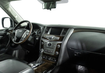 Подержанный автомобиль Infiniti QX80 2018 года (9 фото)