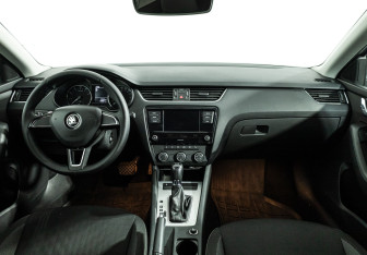 Подержанный автомобиль Skoda Octavia Liftback 2017 года (13 фото)