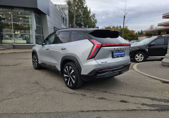 Подержанный автомобиль Geely Atlas 2024 года (6 фото)