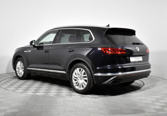 Подержанный автомобиль Volkswagen Touareg 2019 года (7 фото)
