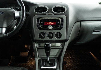 Подержанный автомобиль Ford Focus Sedan 2011 года (14 фото)