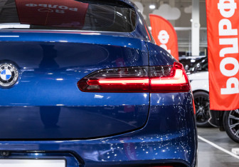 Подержанный автомобиль BMW X4 2019 года (10 фото)