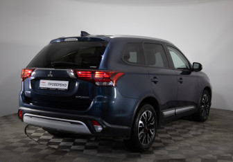 Подержанный автомобиль Mitsubishi Outlander 2019 года (5 фото)